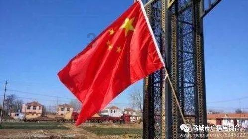 43岁宋小宝勇闯时尚圈，顶着陈奕迅的发型，像战损版薛之谦